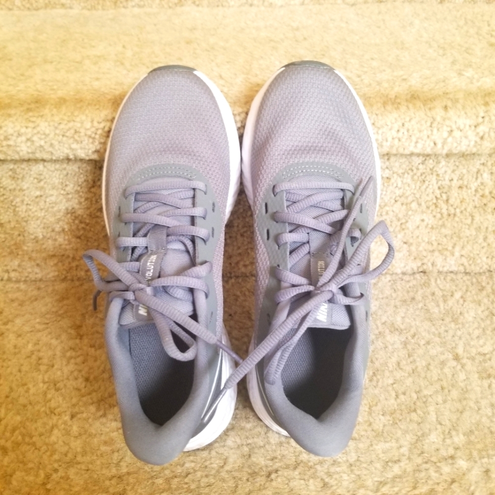 Nike Revolution 5 - Women Size 6.5 US - Picture 9 of 10